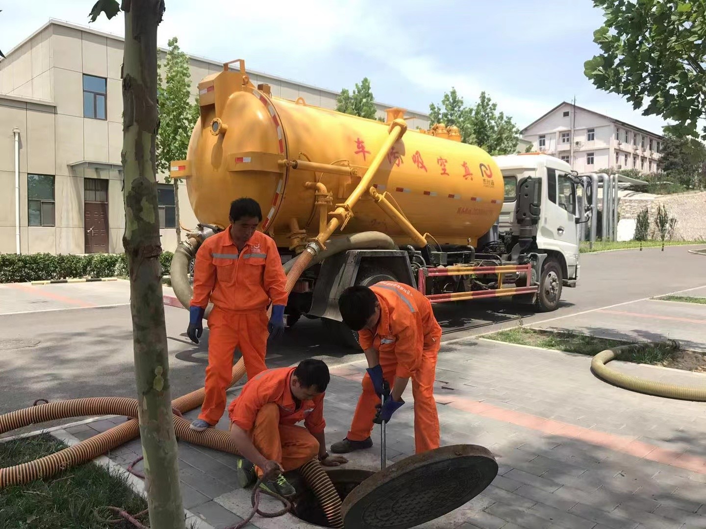 下谷坪土家族乡化粪池清理与5-8吨吸粪车施工效率分析